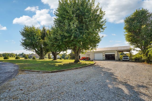 7559 Scottsville Rd, Lafayette, TN 37083
