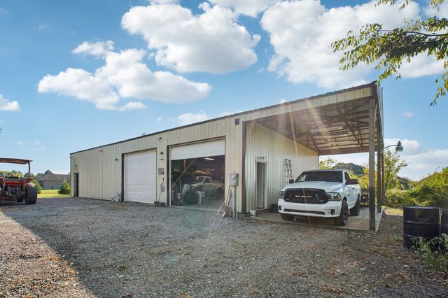 7559 Scottsville Rd, Lafayette, TN 37083