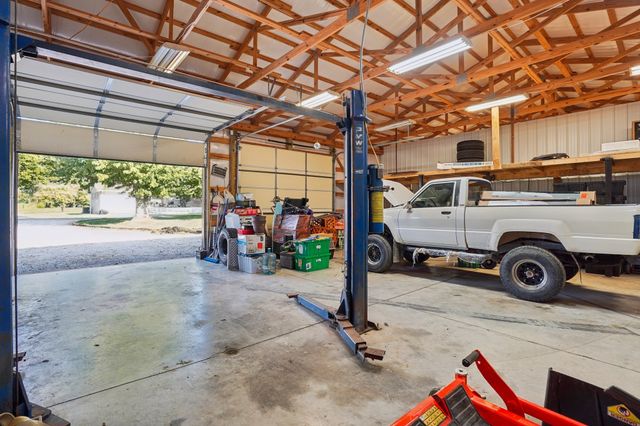 7559 Scottsville Rd, Lafayette, TN 37083