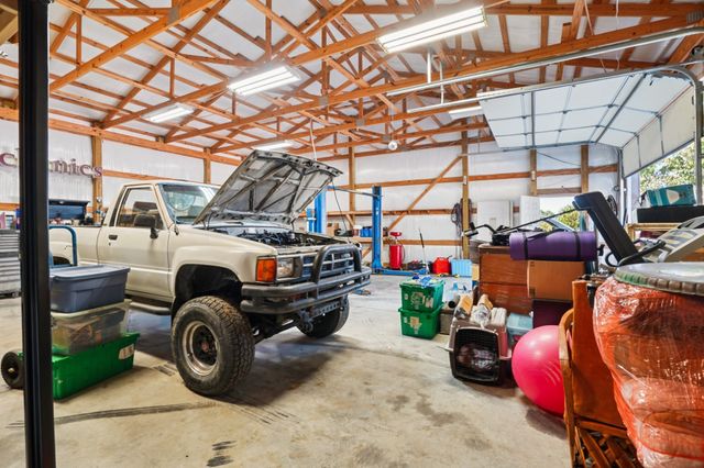 7559 Scottsville Rd, Lafayette, TN 37083