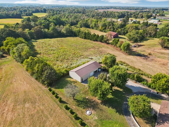 7559 Scottsville Rd, Lafayette, TN 37083