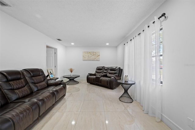 2814 W POWHATAN AVENUE, Tampa, FL 33614