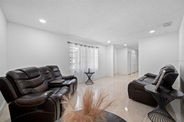 2814 W POWHATAN AVENUE, Tampa, FL 33614