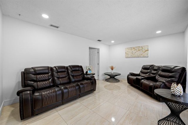 2814 W POWHATAN AVENUE, Tampa, FL 33614