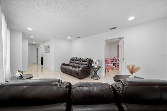 2814 W POWHATAN AVENUE, Tampa, FL 33614