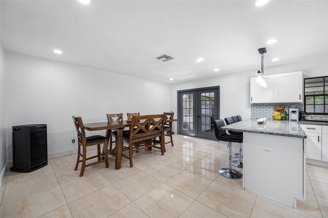 2814 W POWHATAN AVENUE, Tampa, FL 33614