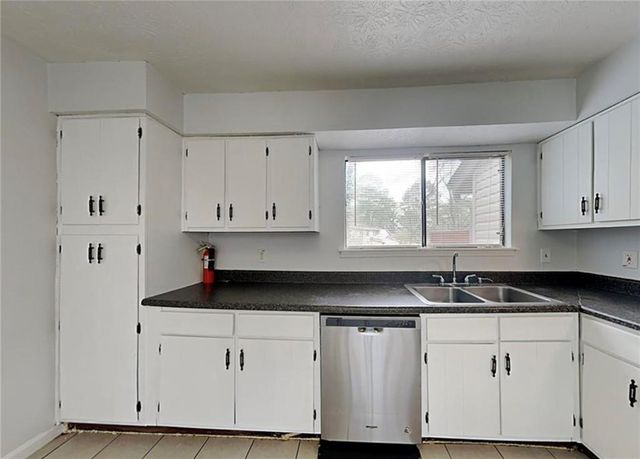 8577 Parkside Drive, Jonesboro, GA 30238