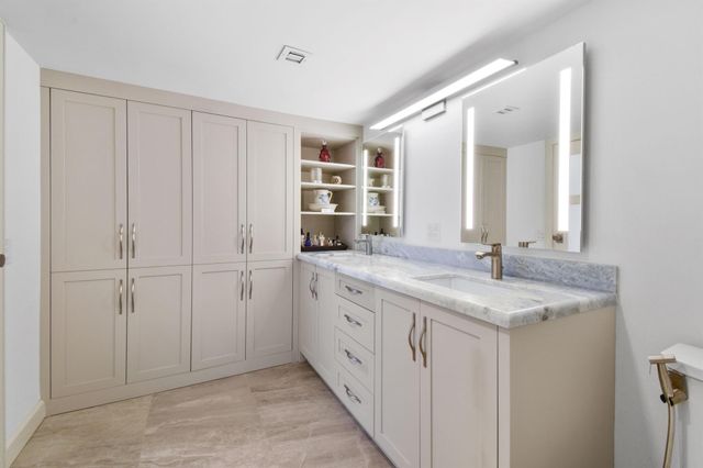 1900 Consulate Place 1902, West Palm Beach, FL 33401