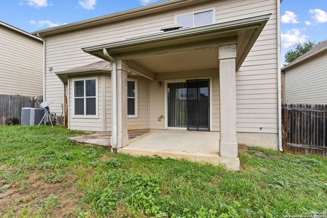 6818 Crest Place, Live Oak, TX 78233