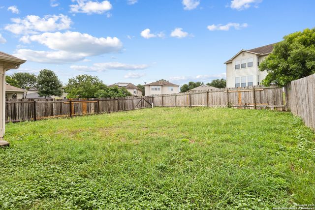 6818 Crest Place, Live Oak, TX 78233