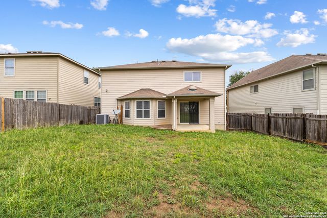 6818 Crest Place, Live Oak, TX 78233