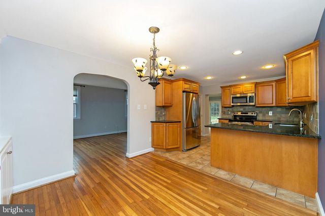 204 GREENBRIAR LN, Havertown, PA 19083