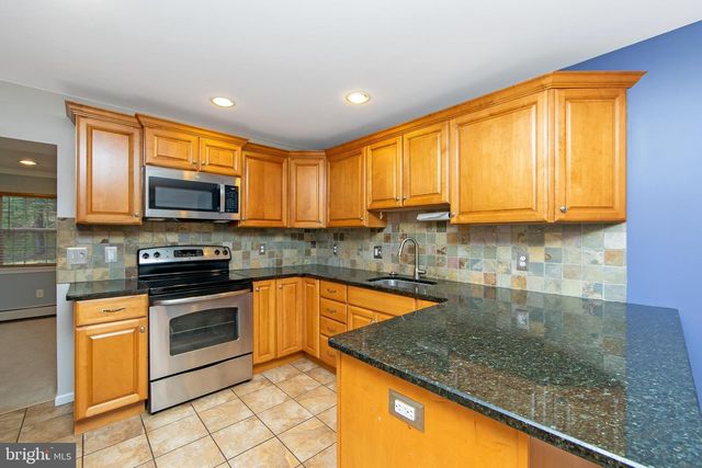 204 GREENBRIAR LN, Havertown, PA 19083