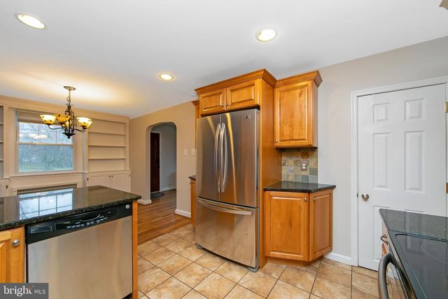 204 GREENBRIAR LN, Havertown, PA 19083