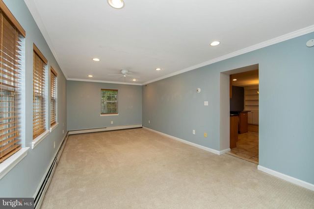 204 GREENBRIAR LN, Havertown, PA 19083