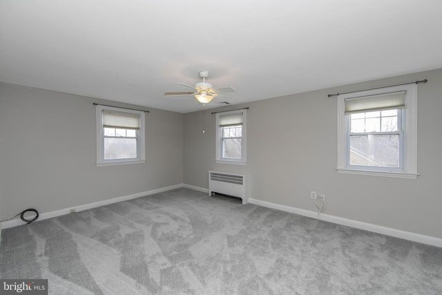 204 GREENBRIAR LN, Havertown, PA 19083