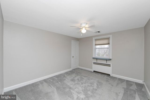 204 GREENBRIAR LN, Havertown, PA 19083