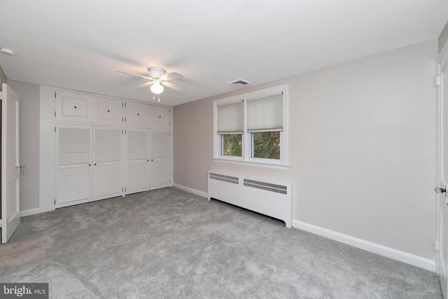 204 GREENBRIAR LN, Havertown, PA 19083