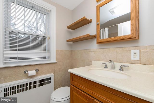 204 GREENBRIAR LN, Havertown, PA 19083