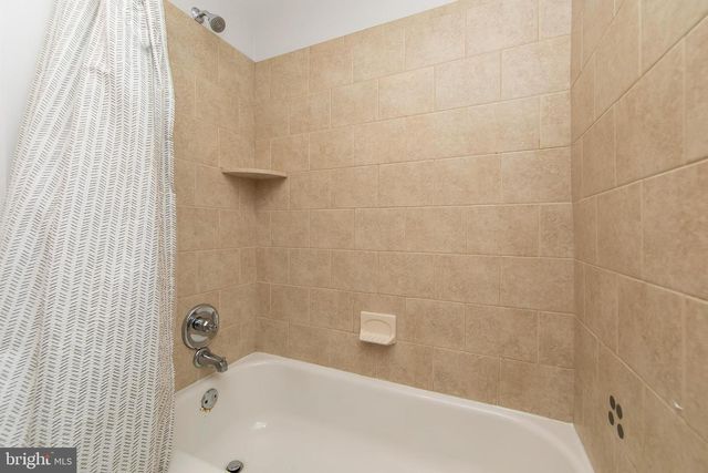 204 GREENBRIAR LN, Havertown, PA 19083