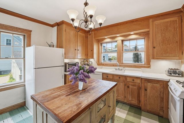 19 Humphrey St, Marblehead, MA 01945