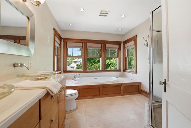 19 Humphrey St, Marblehead, MA 01945