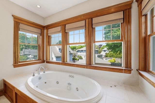 19 Humphrey St, Marblehead, MA 01945