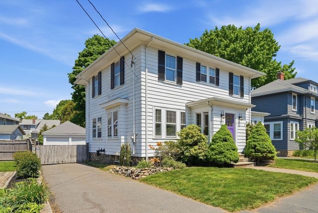 19 Humphrey St, Marblehead, MA 01945