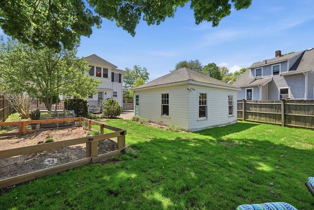19 Humphrey St, Marblehead, MA 01945