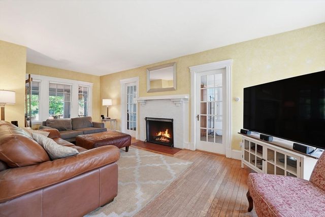 19 Humphrey St, Marblehead, MA 01945