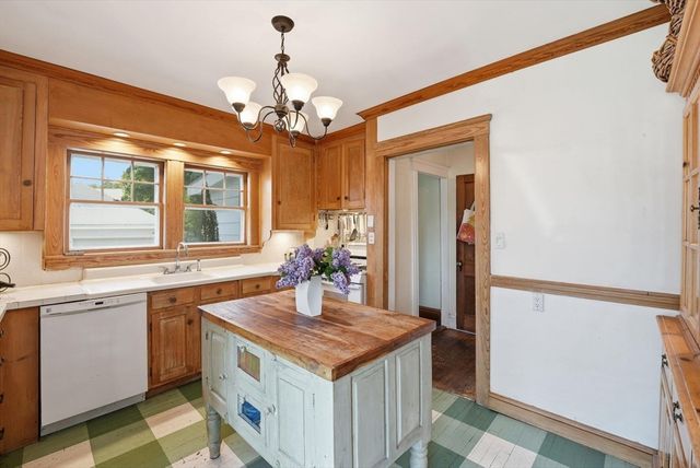 19 Humphrey St, Marblehead, MA 01945