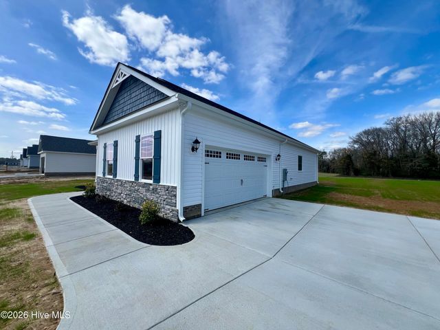 205 Creeks Edge Drive, Pikeville, NC 27863
