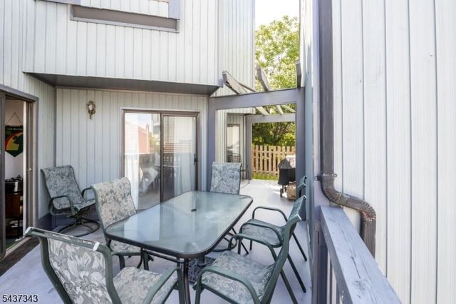55 Kensington Ct, Washington Twp., NJ 07840