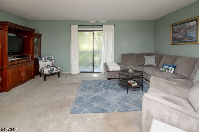 55 Kensington Ct, Washington Twp., NJ 07840