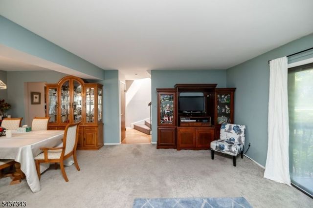 55 Kensington Ct, Washington Twp., NJ 07840