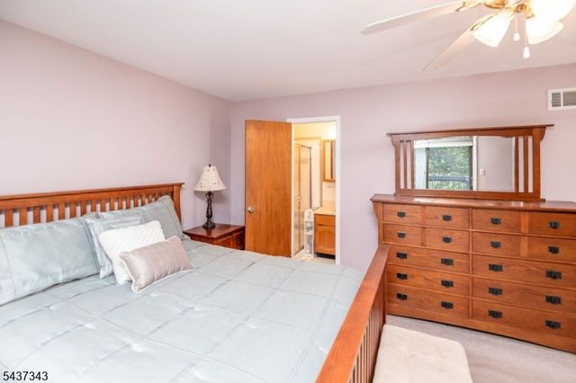 55 Kensington Ct, Washington Twp., NJ 07840