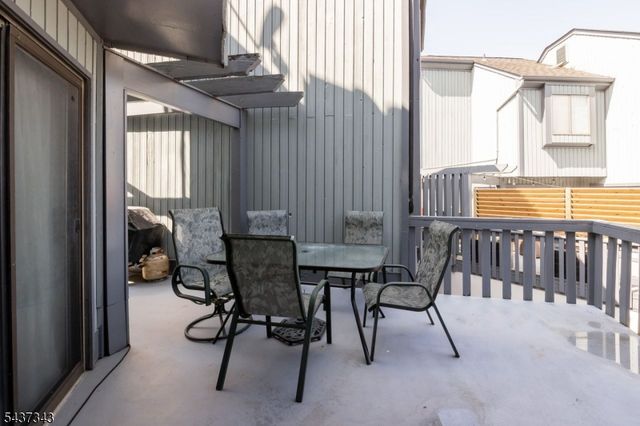 55 Kensington Ct, Washington Twp., NJ 07840