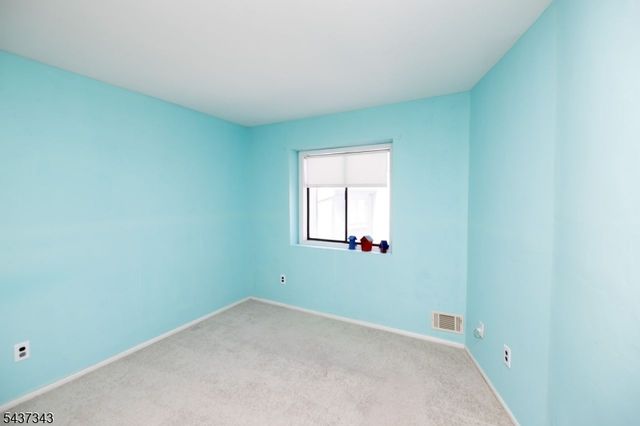 55 Kensington Ct, Washington Twp., NJ 07840