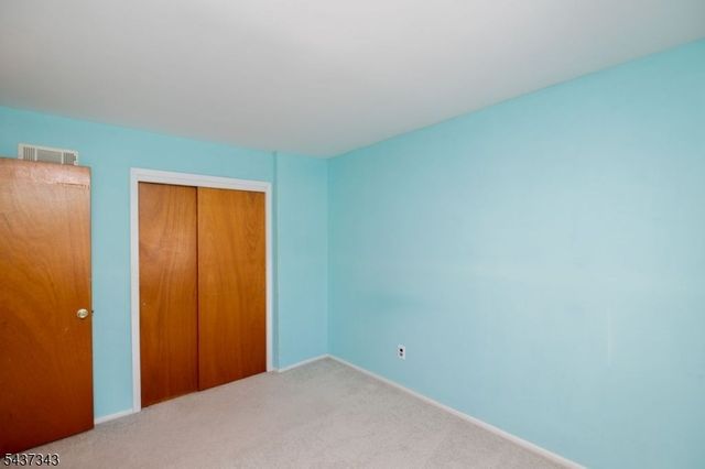 55 Kensington Ct, Washington Twp., NJ 07840