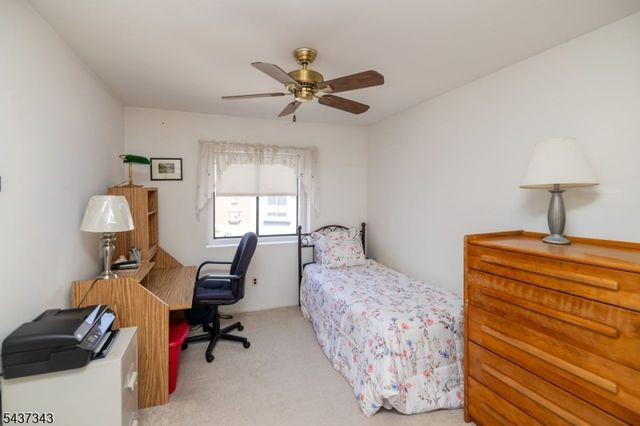 55 Kensington Ct, Washington Twp., NJ 07840