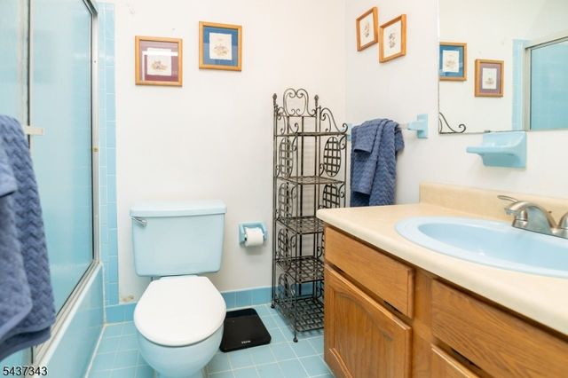 55 Kensington Ct, Washington Twp., NJ 07840