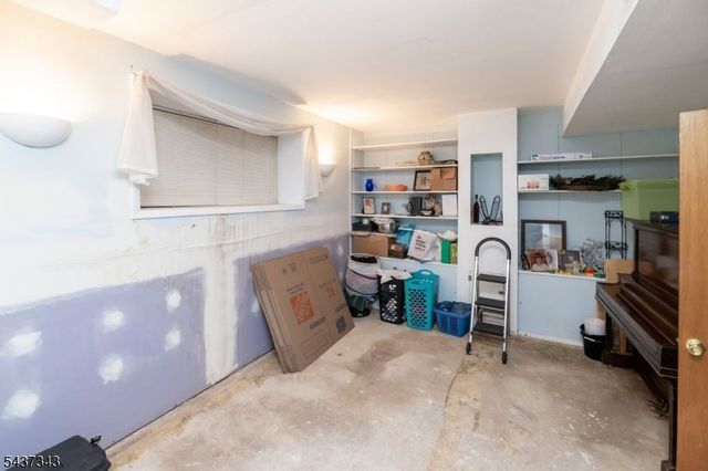 55 Kensington Ct, Washington Twp., NJ 07840
