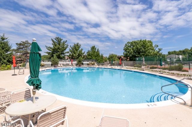 55 Kensington Ct, Washington Twp., NJ 07840