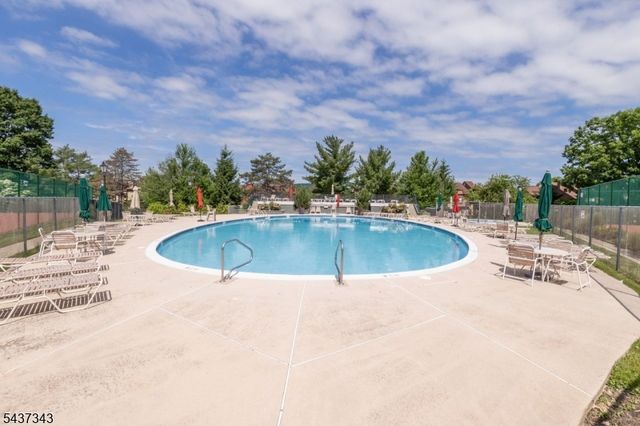 55 Kensington Ct, Washington Twp., NJ 07840