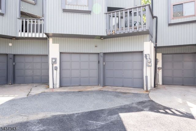 55 Kensington Ct, Washington Twp., NJ 07840