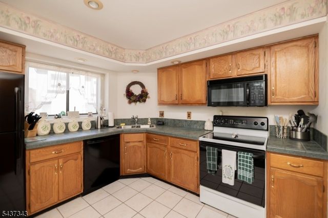 55 Kensington Ct, Washington Twp., NJ 07840