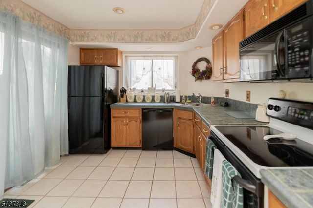 55 Kensington Ct, Washington Twp., NJ 07840