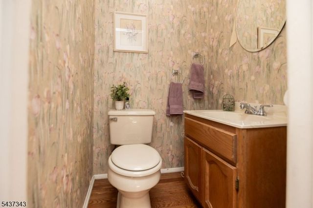 55 Kensington Ct, Washington Twp., NJ 07840