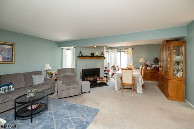 55 Kensington Ct, Washington Twp., NJ 07840