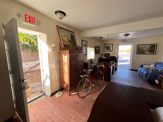 524 Gibson Boulevard SE, Albuquerque, NM 87102